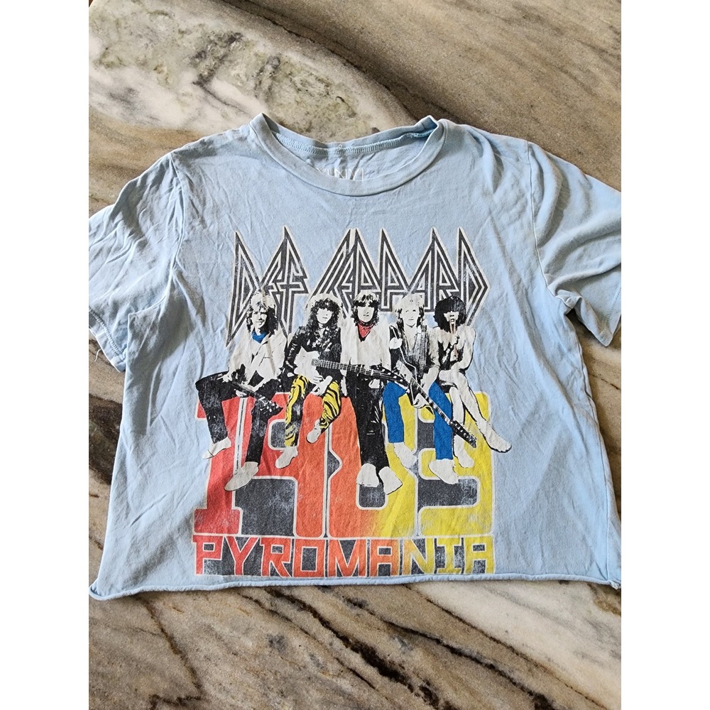 The Vinyl Icons Def Leppard‎ Pyromania 1983 Graphic Crop Tee Light Blue Small